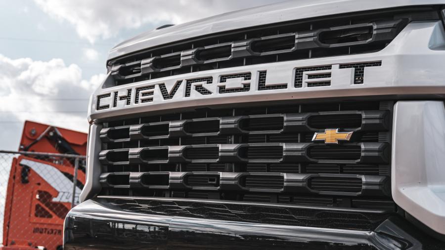 Логотип Chevrolet Silverado 2500 HD Custom Crew Cab 2019 года  (фото 31 из 40)